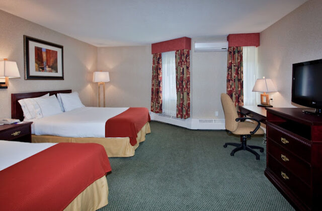 Holiday Inn Express Gaetz-1